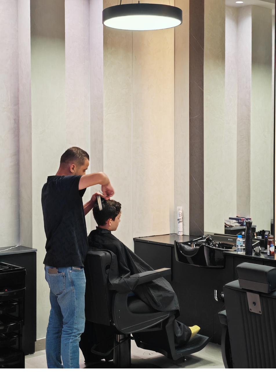 The barber's chair — work in motion